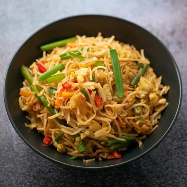 Egg Hakka Noodles.